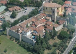 Air photo of Moniga del Garda from the South (binsy) - click here fro more info ...